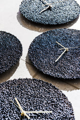 Horloge éclats de verre aiguilles dorées