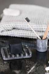 Porte-brosse à dents marbré noir en Jesmonite