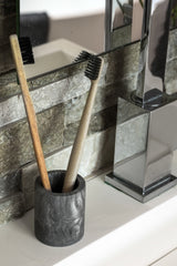 Porte-brosse à dents marbré noir en Jesmonite