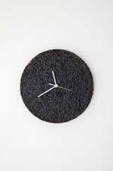 Horloge éclats de verre aiguilles dorées