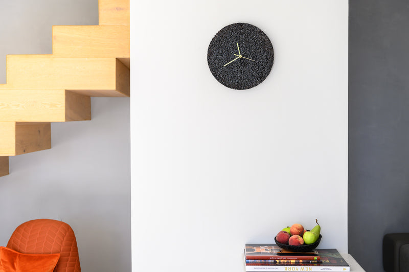 Horloge éclats de verre aiguilles bois