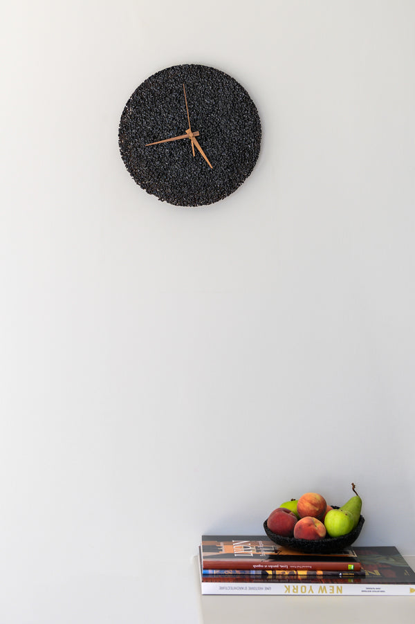 Horloge éclats de verre aiguilles bois