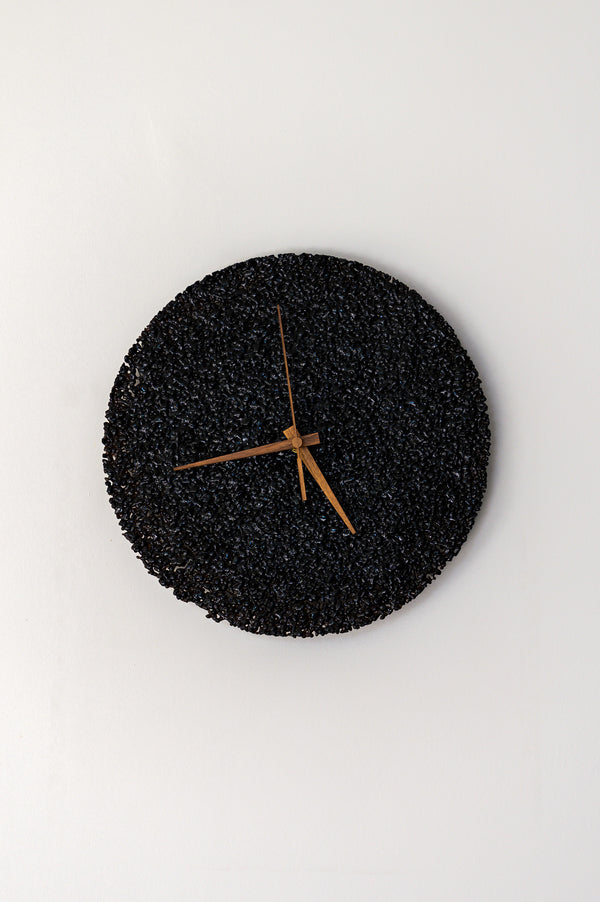 Horloge éclats de verre aiguilles bois