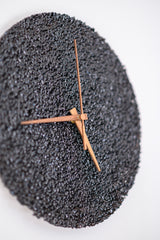 Horloge éclats de verre aiguilles bois