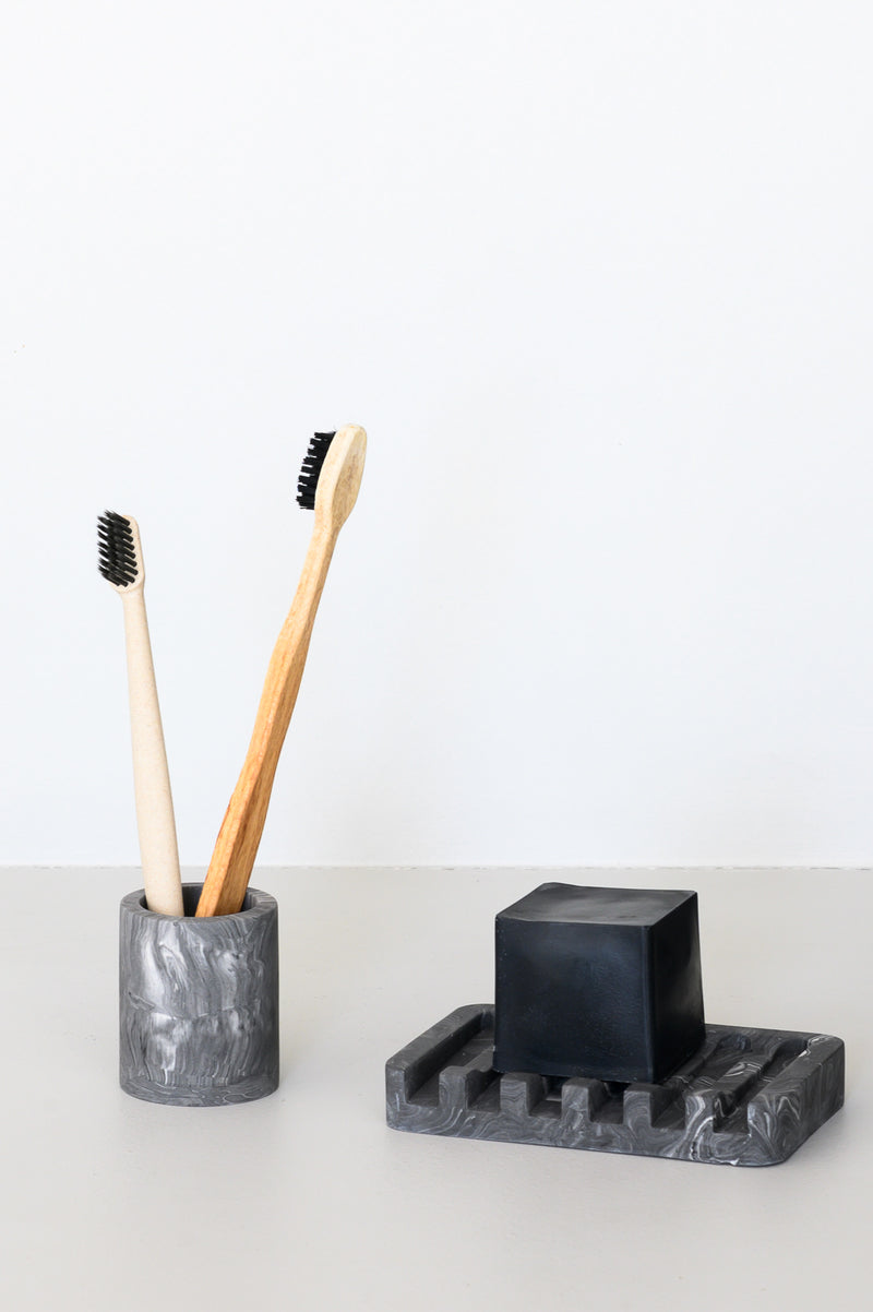 Porte-brosse à dents marbré noir en Jesmonite